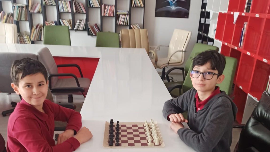 Okulumuz Satranç Turnuvasında Şampiyonlar Yarıştı